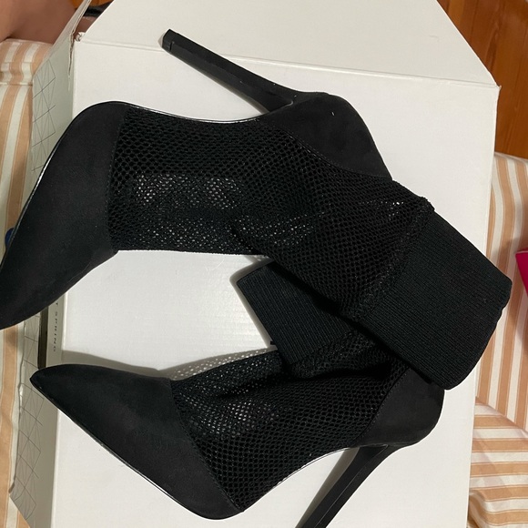 Black netted heels - Picture 3 of 7